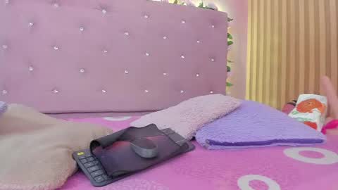 violet__taylor_ online show from July 6, 2:19 am