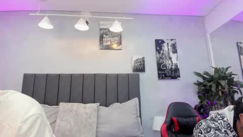 Violet and Myers online show from November 11, 11:32 am