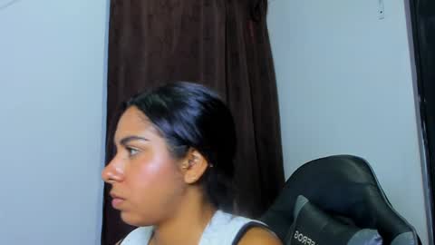 Snapshot of violet_and_myers chatting on April 4, 6:27 pm Violet and Myers online show from April 4, 6:27 pm
