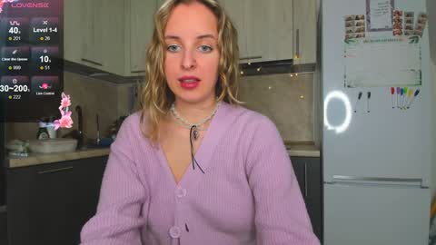 Snapshot of violet_blue_eyes chatting on December 25, 1:09 pm Violet online show from December 25, 1:09 pm