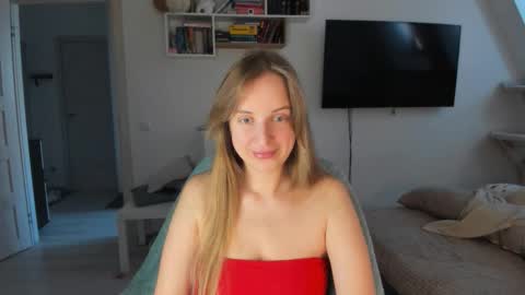 Snapshot of violet_blue_eyes chatting on October 9, 8:56 am Violet online show from October 9, 8:56 am