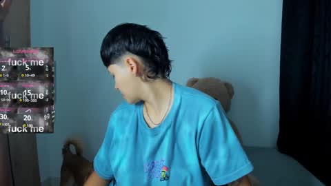 Snapshot of violet_casper_ chatting on December 14, 9:40 am Violet and Casper online show from December 14, 9:40 am