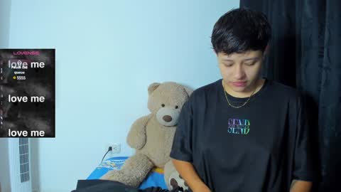 Snapshot of violet_casper_ chatting on December 21, 10:28 am Violet and Casper online show from December 21, 10:28 am