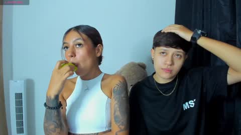 Snapshot of violet_casper_ chatting on December 26, 4:32 am Violet and Casper online show from December 26, 4:32 am