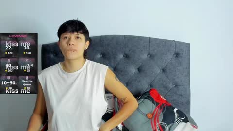 Snapshot of violet_casper_ chatting on January 26, 9:51 am Violet and Casper online show from January 26, 9:51 am