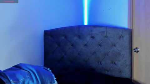 Snapshot of violet_casper_ chatting on February 21, 11:32 pm Violet and Casper online show from February 21, 11:32 pm