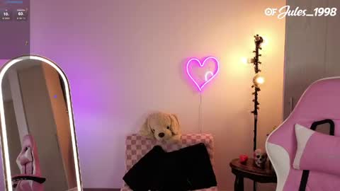 Snapshot of violet_ch chatting on May 19, 7:09 pm violet online show from May 19, 7:09 pm