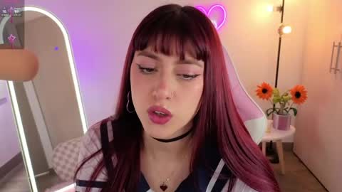 Snapshot of violet_ch chatting on June 6, 7:29 pm violet online show from June 6, 7:29 pm