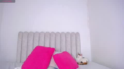 violet_giraldo online show from March 3, 6:25 pm