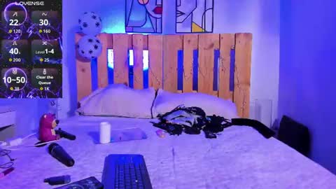 Violet Jones online show from June 30, 5:36 pm