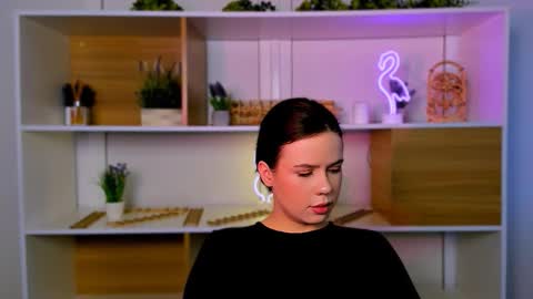 Snapshot of violet_moxi chatting on December 4, 12:25 pm violet_moxi online show from December 4, 12:25 pm