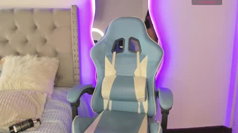 Snapshot of violet_rost chatting on December 5, 5:50 pm  Violet  online show from December 5, 5:50 pm