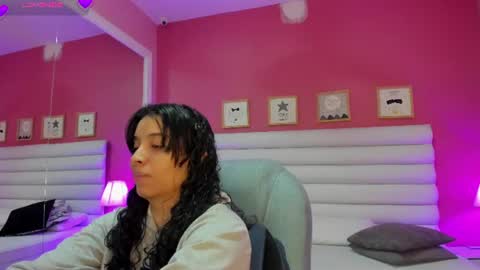 violet_sinclair online show from June 12, 11:20 am