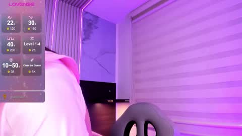 Snapshot of violet_spencer chatting on February 25, 2:32 am Violeta online show from February 25, 2:32 am