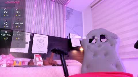 Snapshot of violet_spencer chatting on April 9, 1:38 am Violeta online show from April 9, 1:38 am