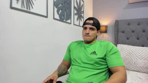 VIOLETA AND MAXX online show from December 2, 12:05 am