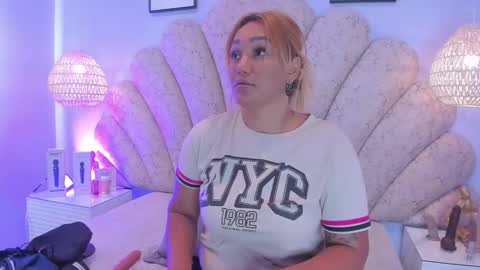 Snapshot of violeta_medina chatting on December 3, 2:41 am violeta_medina online show from December 3, 2:41 am