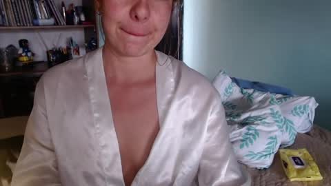 Snapshot of violeta_peter69 chatting on May 12, 9:23 pm Violeta Peter online show from May 12, 9:23 pm
