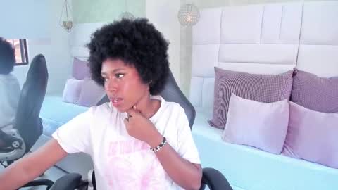 Snapshot of violeta_ruizz chatting on November 18, 5:39 pm Violeta Ruiz online show from November 18, 5:39 pm