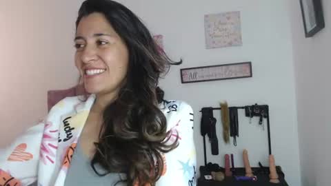 violeta_scott_ online show from June 16, 2:09 pm
