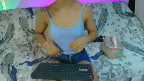 Snapshot of violeta_sofia_16 chatting on July 8, 4:17 am violeta sofia 16 online show from July 8, 4:17 am