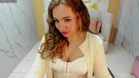 Snapshot of violeta_sub chatting on June 8, 1:11 pm IG violeta sub online show from June 8, 1:11 pm