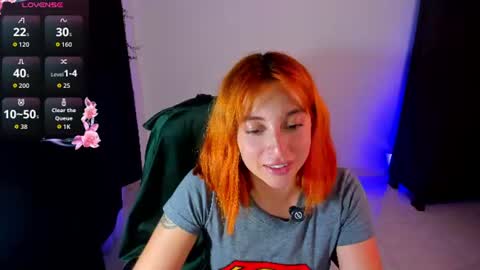 Snapshot of violetaarey chatting on August 3, 12:42 am Violeta Help me reach 150 thumbs up online show from August 3, 12:42 am