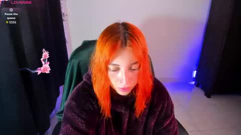 Snapshot of violetaarey chatting on August 8, 12:57 am Violeta Help me reach 150 thumbs up online show from August 8, 12:57 am