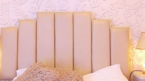 Snapshot of violetahills_ chatting on May 19, 4:02 pm Violeta online show from May 19, 4:02 pm