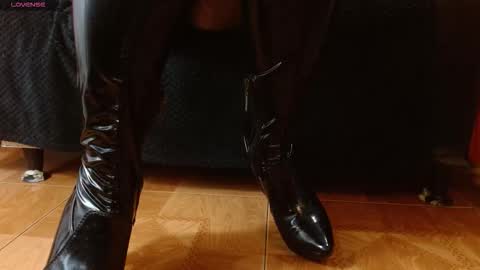 Snapshot of violetamorrison chatting on November 15, 9:06 am Violeta morrison online show from November 15, 9:06 am