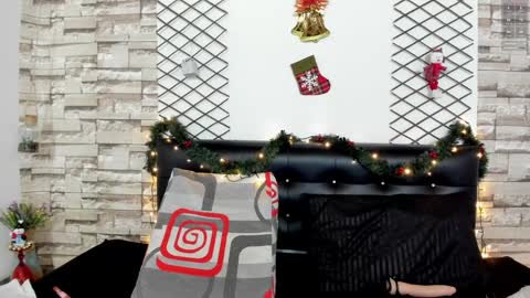 Snapshot of violetaqueen_ chatting on December 5, 8:44 pm Violeta online show from December 5, 8:44 pm