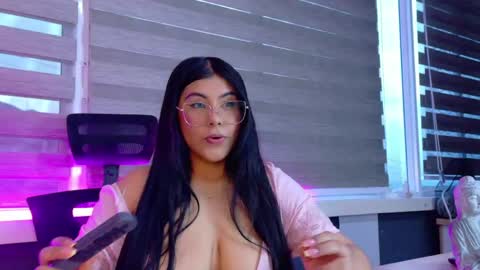 Violet online show from May 6, 11:15 am