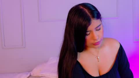 Violet online show from May 18, 1:17 pm