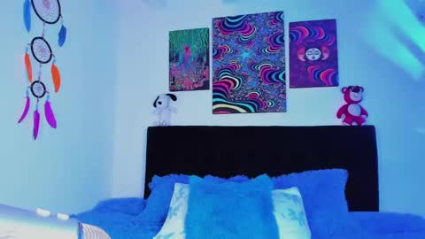 Snapshot of violetbunnyy1 chatting on January 11, 6:03 am Violet online show from January 11, 6:03 am