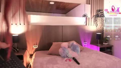 Snapshot of violetcarson_ chatting on July 30, 11:42 am Violet online show from July 30, 11:42 am