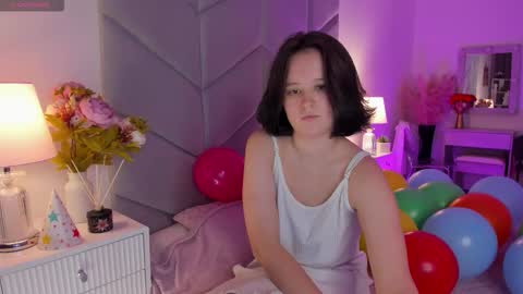 Snapshot of violetferguson chatting on October 4, 11:19 am Violet online show from October 4, 11:19 am