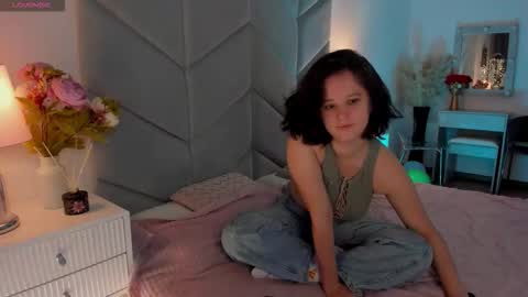 Snapshot of violetferguson chatting on October 5, 6:12 am Violet online show from October 5, 6:12 am