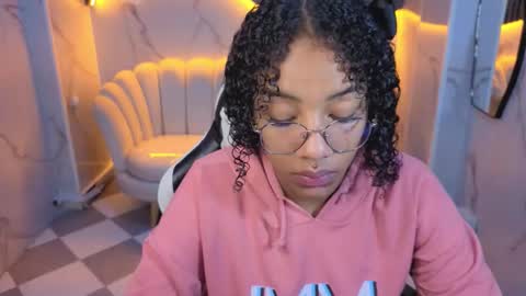 violeth_b online show from February 17, 12:45 pm