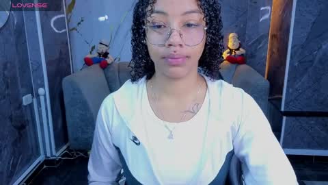 violeth_b online show from May 27, 12:57 pm