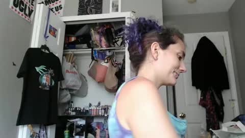 Snapshot of violethooper chatting on September 18, 3:14 pm Violet Hooper online show from September 18, 3:14 pm
