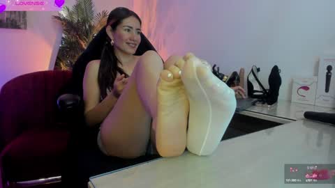 Snapshot of violetparkker chatting on January 31, 11:35 am violetparkker online show from January 31, 11:35 am