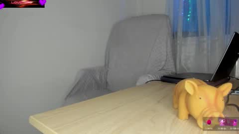 Snapshot of violetparkker chatting on November 19, 4:45 am violetparkker online show from November 19, 4:45 am