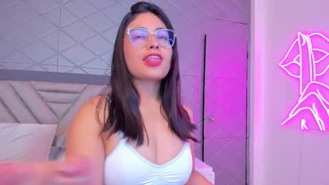 Snapshot of violetrousse chatting on March 31, 3:23 pm Violet Rousse online show from March 31, 3:23 pm