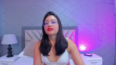 Snapshot of violetrousse chatting on April 6, 3:35 pm Violet Rousse online show from April 6, 3:35 pm