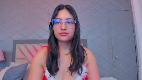 Snapshot of violetrousse chatting on May 19, 5:30 pm Violet Rousse online show from May 19, 5:30 pm