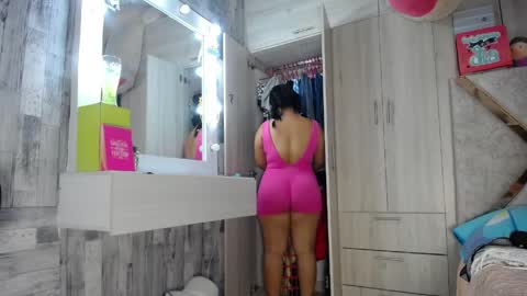 violetroussee online show from April 4, 6:38 pm