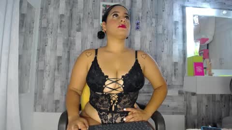 violetroussee online show from April 5, 6:16 pm