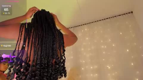 Snapshot of violett23_ chatting on November 12, 4:35 am violett23_ online show from November 12, 4:35 am