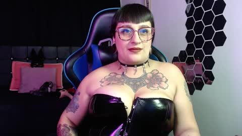 violett_8 online show from April 7, 9:37 pm
