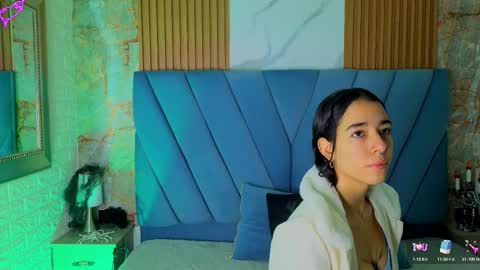 Snapshot of violett__golden chatting on October 9, 11:08 am ViolettGolden online show from October 9, 11:08 am